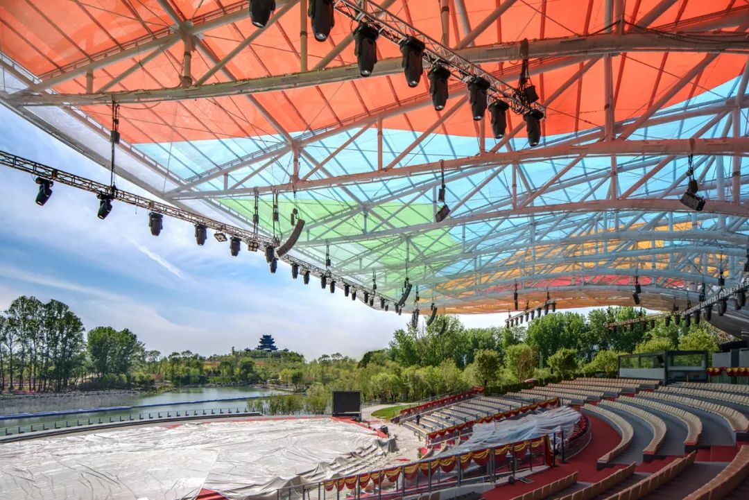 什么是ETFE膜？ 輕薄透的屋/墻面材料。