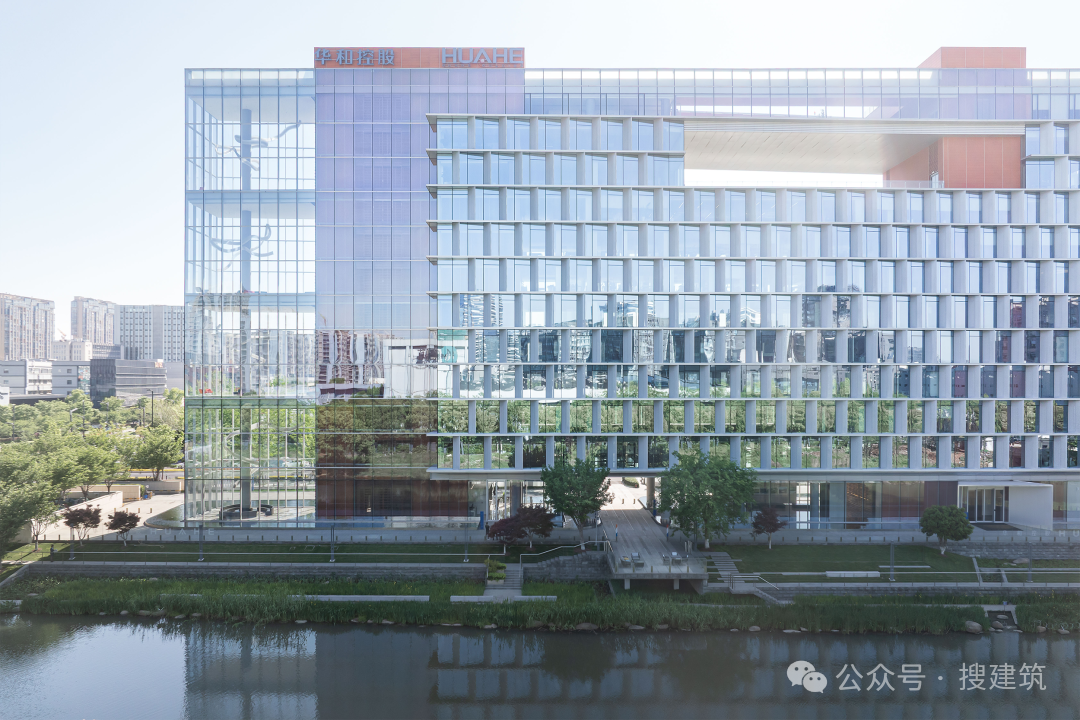 創(chuàng)新辦公：因地制宜，用長(zhǎng)度換高度，穿孔鋁板的外立面設(shè)計(jì)